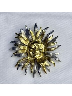 JJ Jonette smiling sun brooch pin